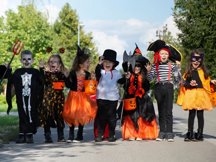 Qəşəng Uşaqlar Halloween hər bayram münasibətilə geyimləri